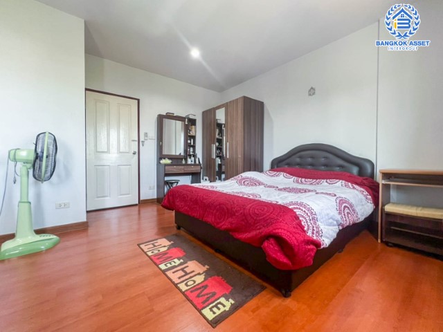 *****ทาวน์โฮมมือสองย่านกรุงเทพมหานคร ม.สุขาภิบาล5 สุขาภิบาล เนื้อที่ 18 ตร.ว. ฟังก์ชัน 2 ห้องนอน 3 ห้องน้ำ 2 ที่จอดรถ ออฟฟิศทำเลดี เดินทางสะดวก ตั้งอยู่บนถ.สุขาภิบาล 5 ใกล้รถไฟฟ้าสายสีเขียว "สถานีสายหยุด" ราคาสุดคุ้ม!